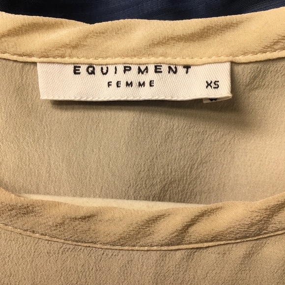 Equipment Silk Cream with Snake Print Sleeves - Picture 5 of 8